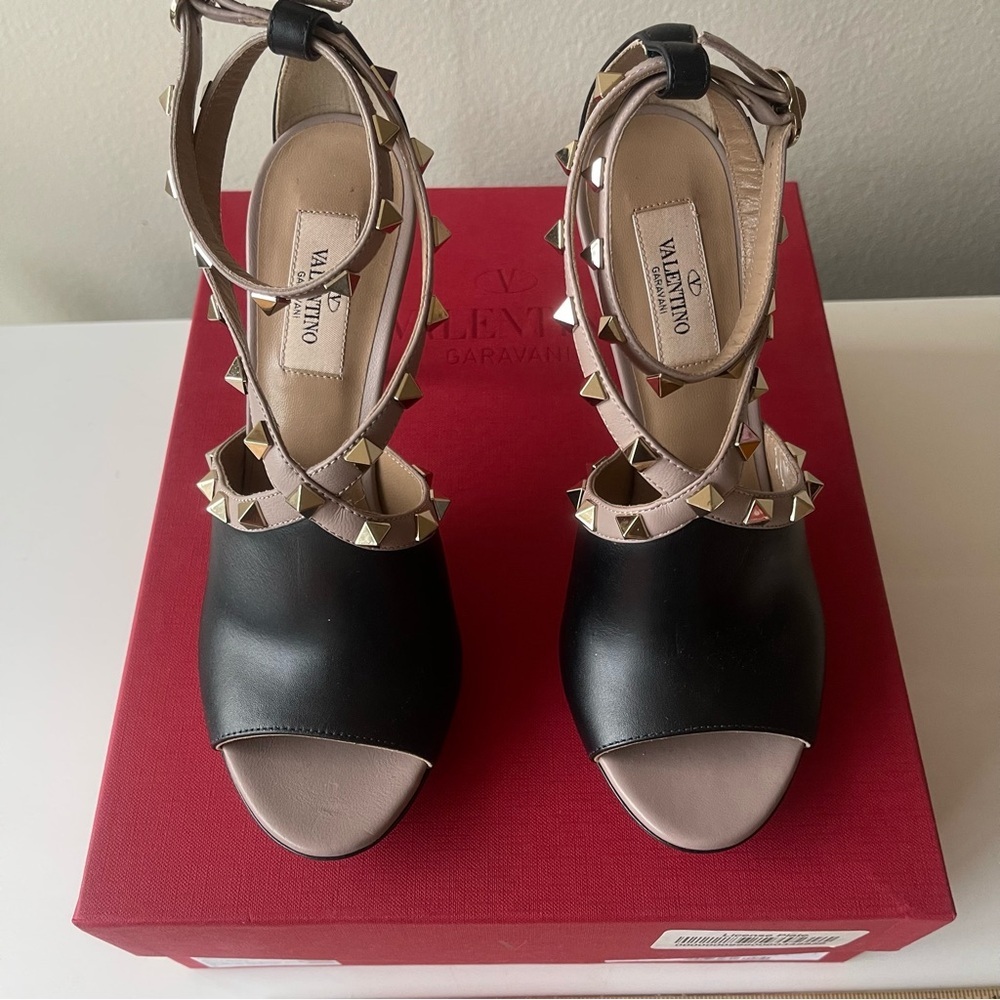 VALENTINO  Garavani Rockstud Ankle Strap Sandals Black Poudre Leather 36.5‎ Box - Picture 4 of 12